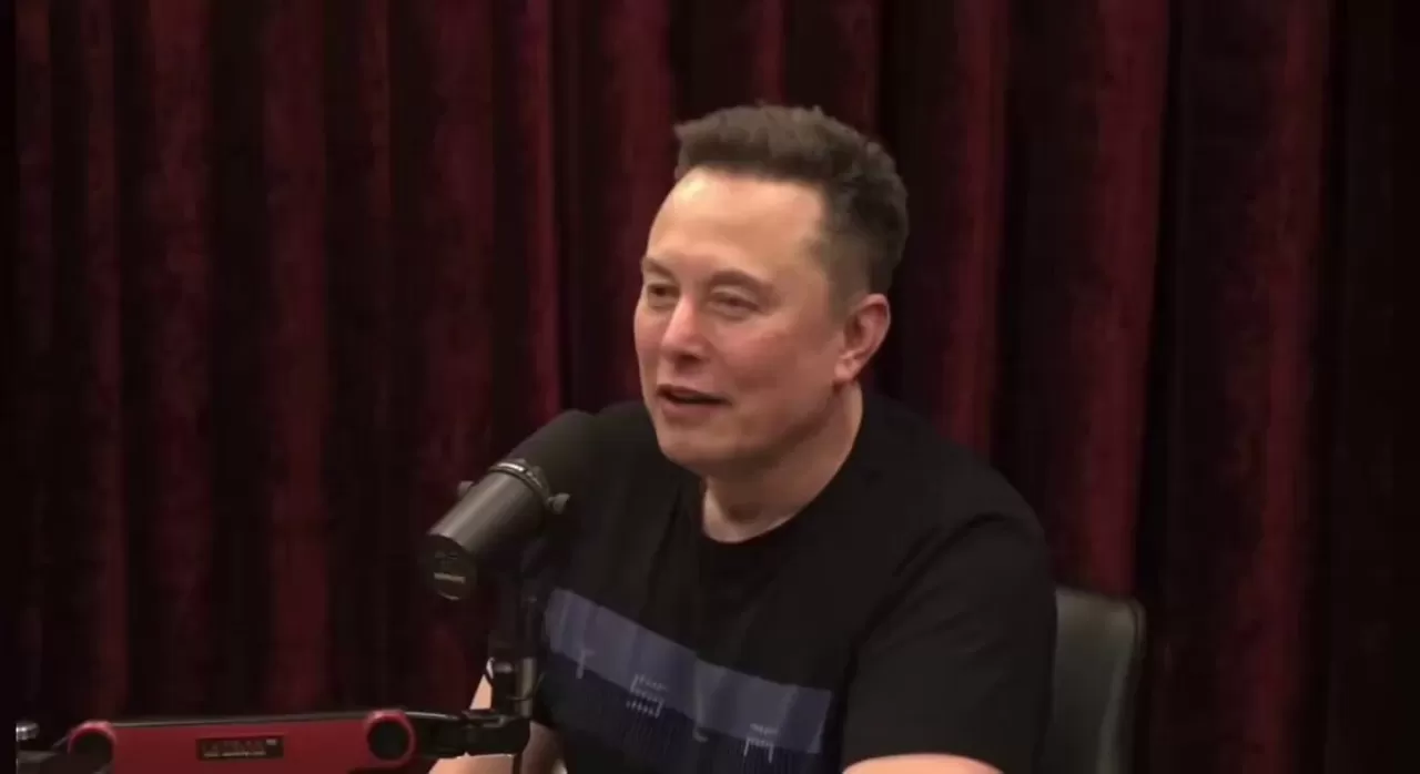 Elon Musk, Tesla'nın Gelecekte Uçan Araba Geliştirebileceğini Açıkladı